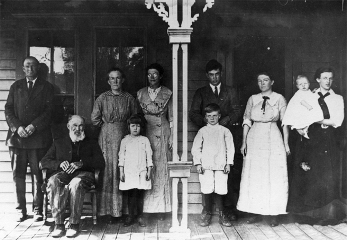 The Archer family in Grandview, Washington, around 1910. 